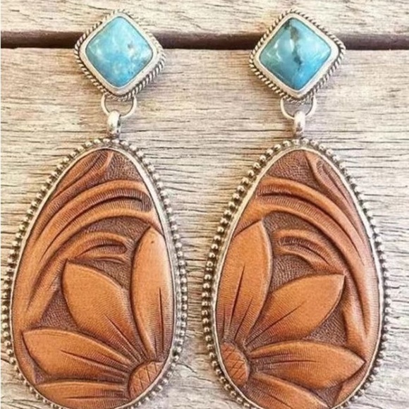 Definitely Della Jewelry - Boho Chic Festival Faux Turquoise and Resin dangle earrings